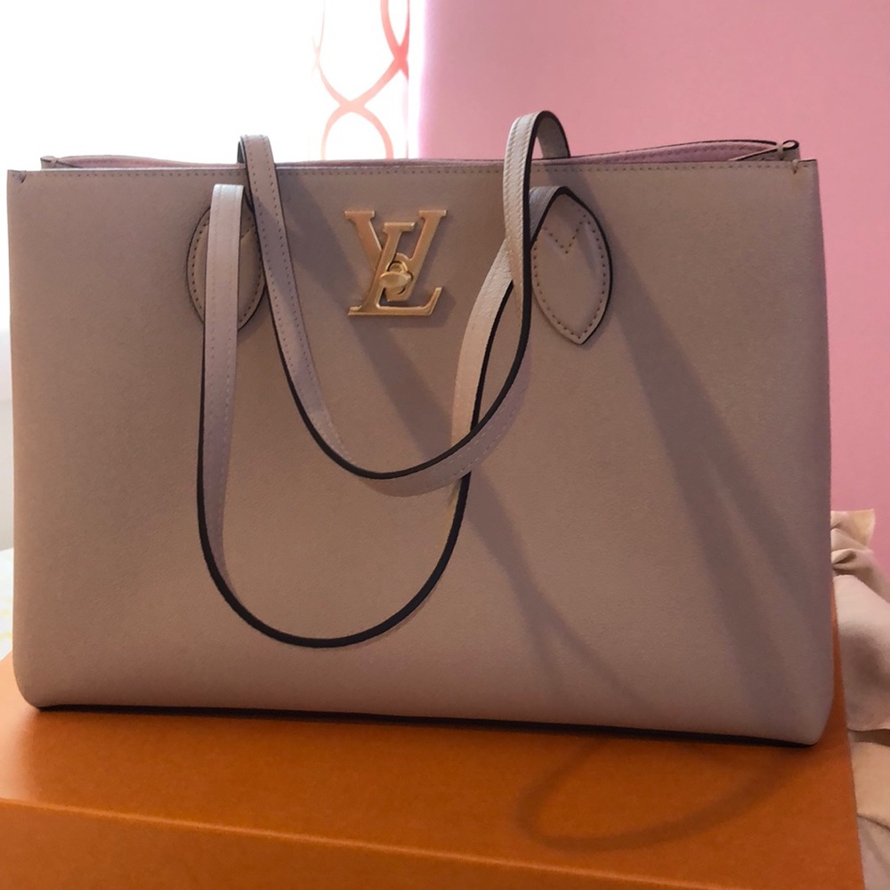 Louis Vuitton Tote Bag! Brand new ! Never used ! No low ballers !